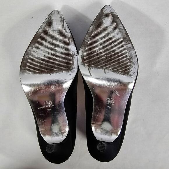 Chic Black Heels with Sleek Design - Picture 6 of 11